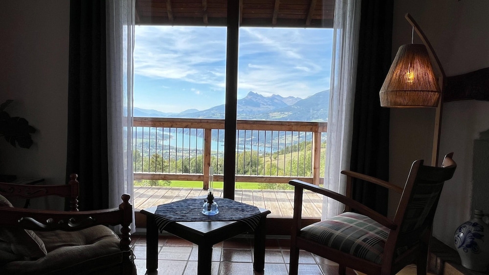Holiday Home With Sauna, Saint-sauveur