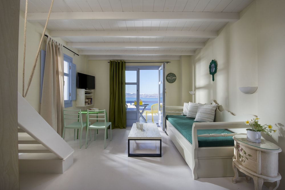 Earino Suites & Villas