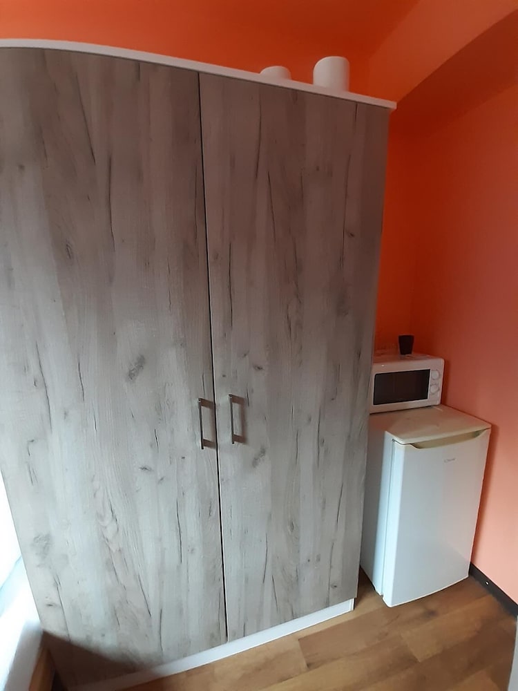 2-Rent Group Hostel Rooms&Apartments TUB19A