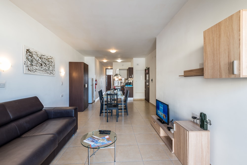 Getawaysmalta - Seashells Apartment 11 With Terrace and Sea Views in Bugibba photo 3