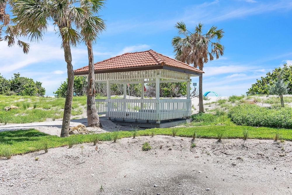 Land's End 11-306 Beach Front - Premier
