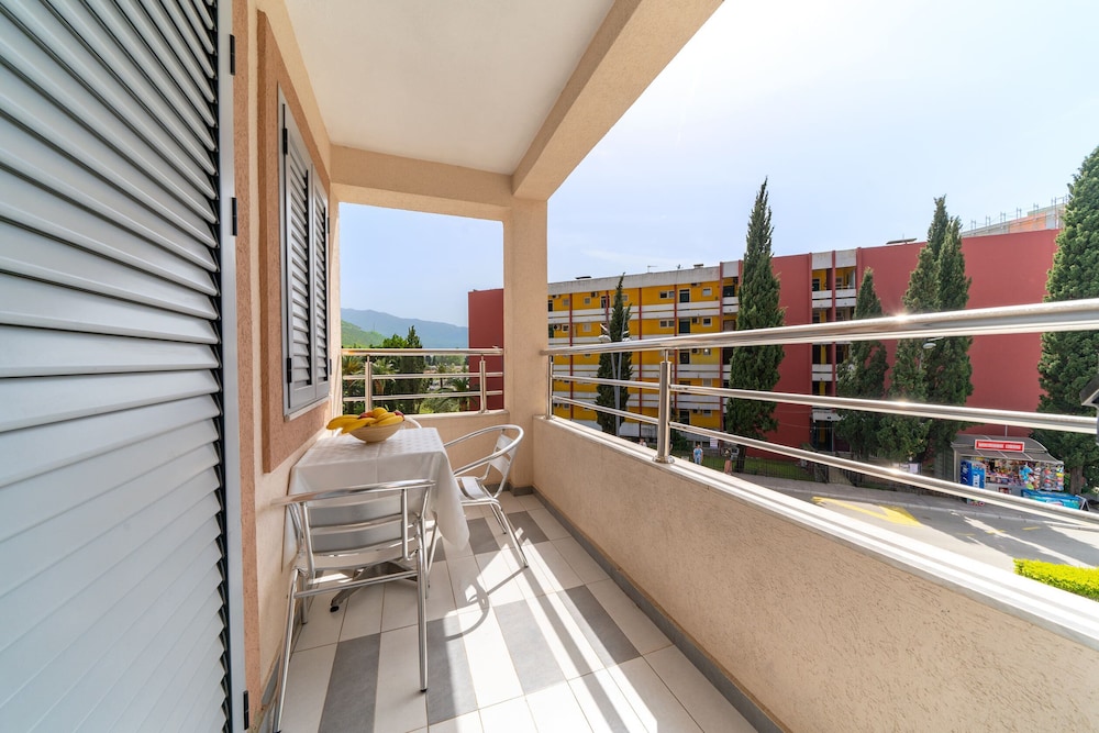 SMS Apartments