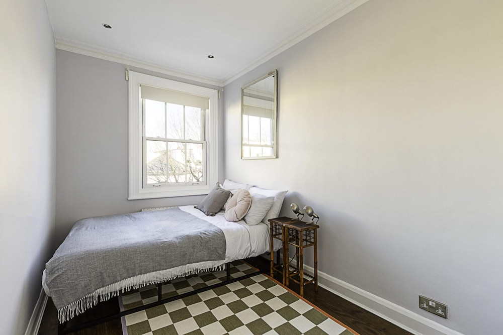 Contemporary and Spacious Kensington Home
