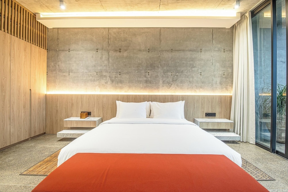 Modern 2BR Villa Enclosed Living Heart of Canggu