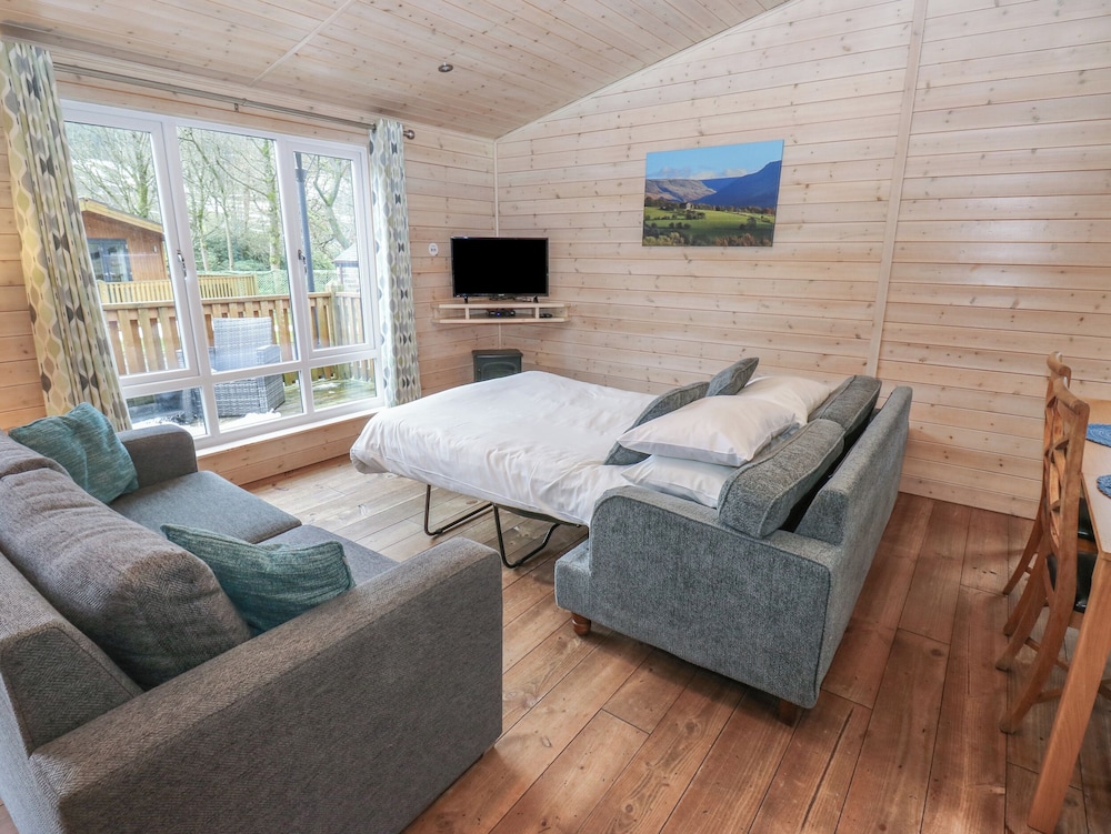 Dovestone Luxury Lodges - Pets Welcome