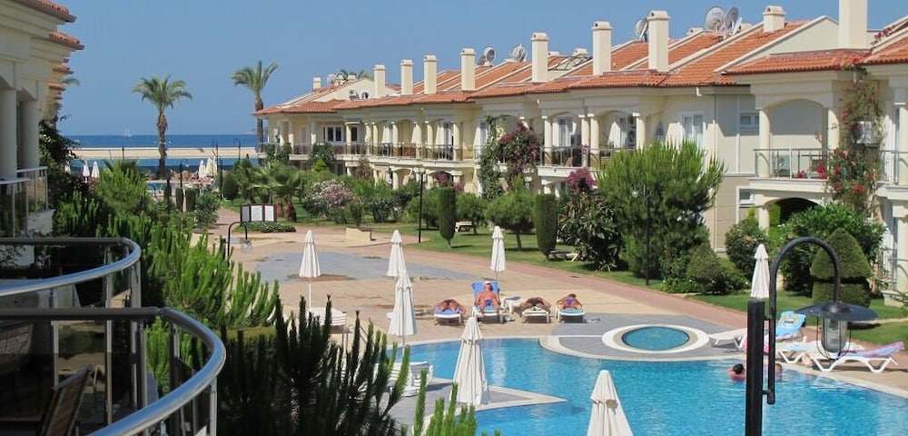 Villa SH03 by JoyLettings view 5