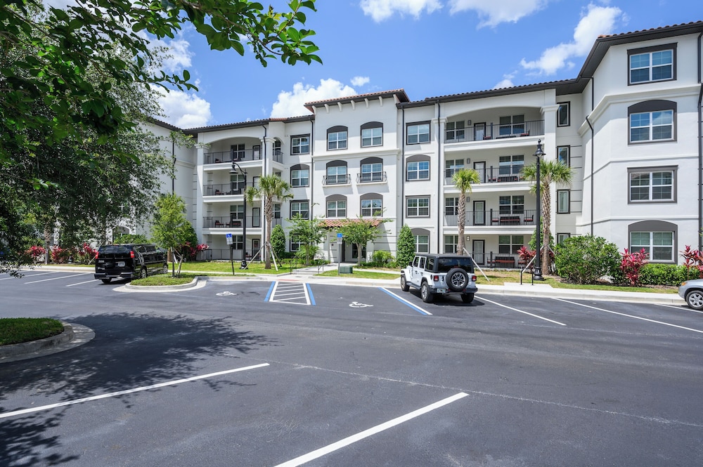 Brand New Modern Vista Cay Reserve Condo - 5008