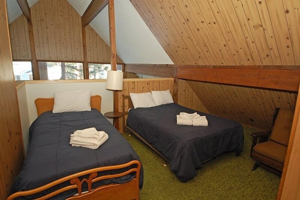 1116 Golden Bear 3 Bedroom Cabin by RedAwning view 2