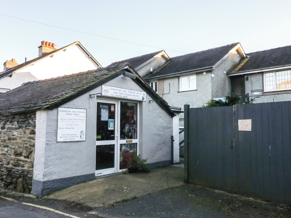 Yewdale View Apartment