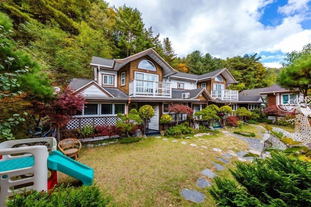 Ravie Pension view 4
