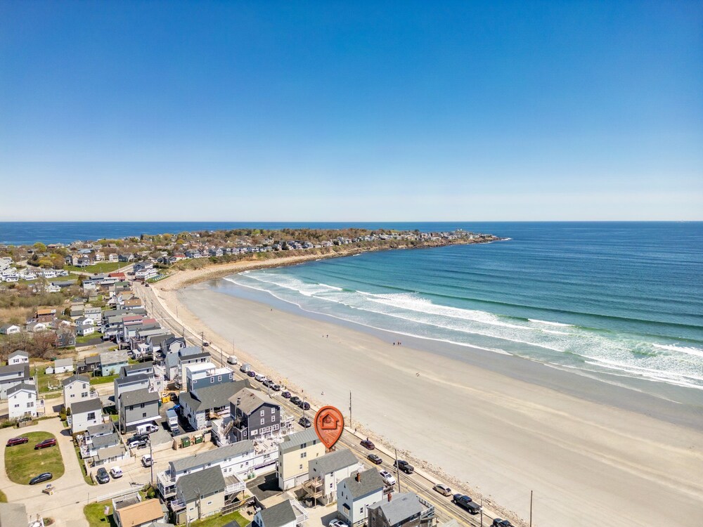 Beachfront Pet Friendly Sleeps 15 Bbq!