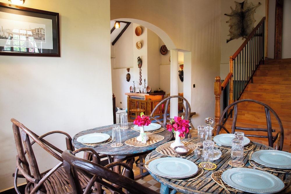 Saba House & Lodges