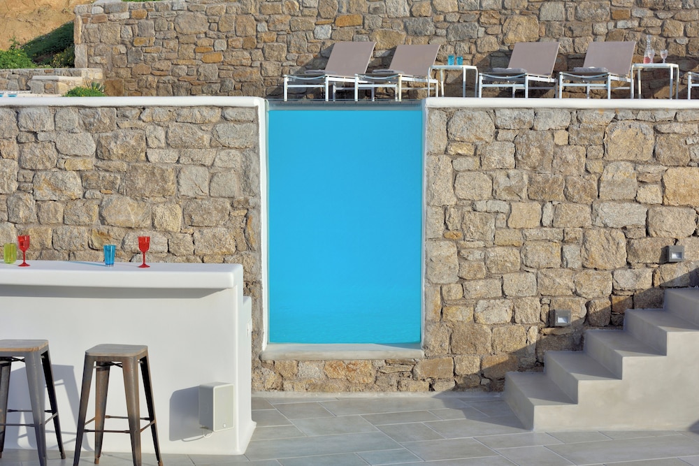 Villa Sapphire 6BR Hot Tub & Pool Ornos