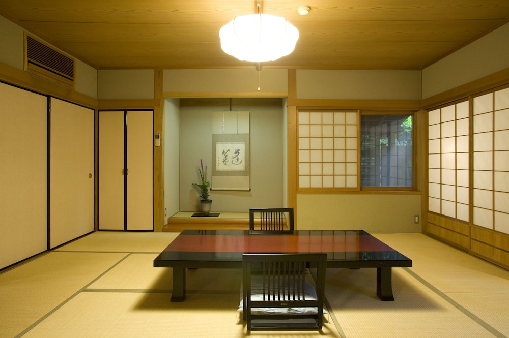 Ryotei Tanokura 11