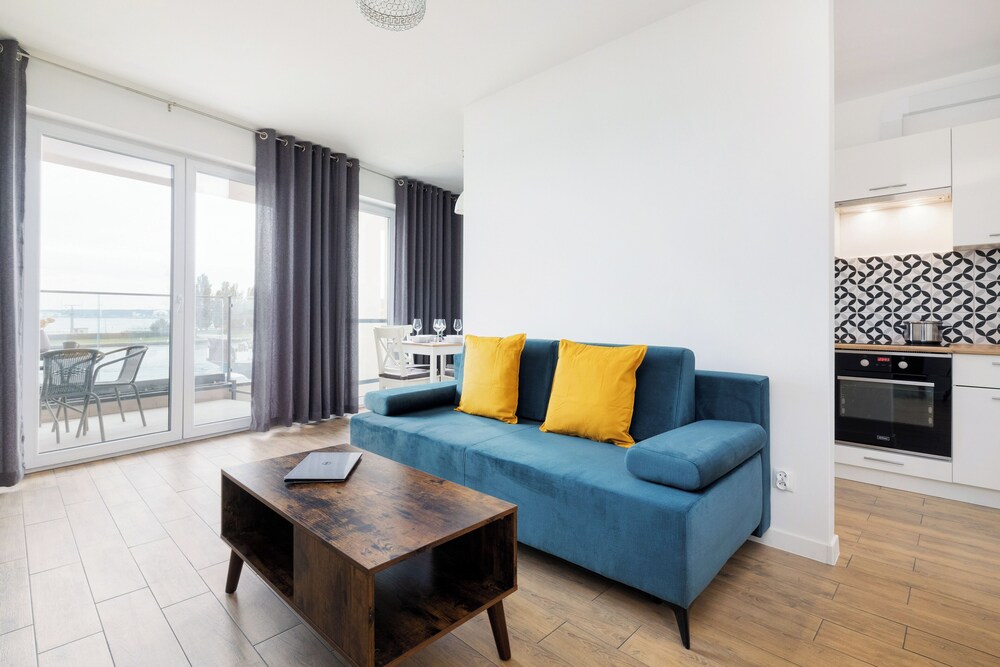 Nowa Flotylla Widok na Rzekę by Renters