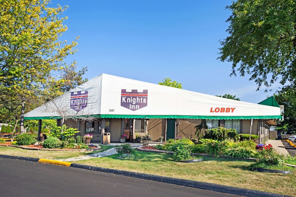 Detroit Vacations - Knights Inn Sterling Heights - Property Image 1