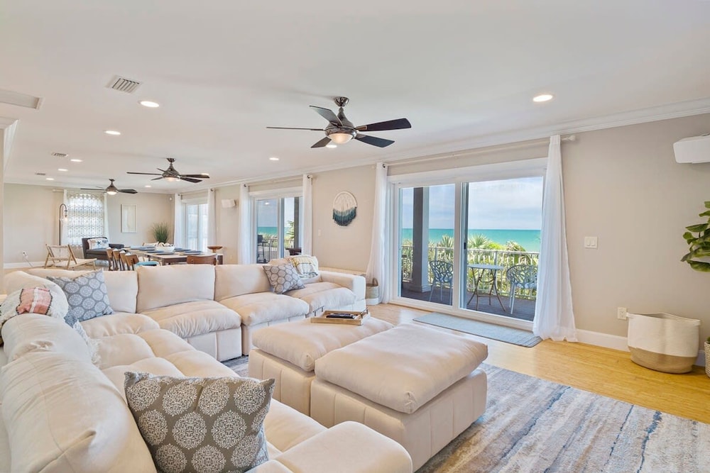 Beach House Mansion- Private Beach Walk Over