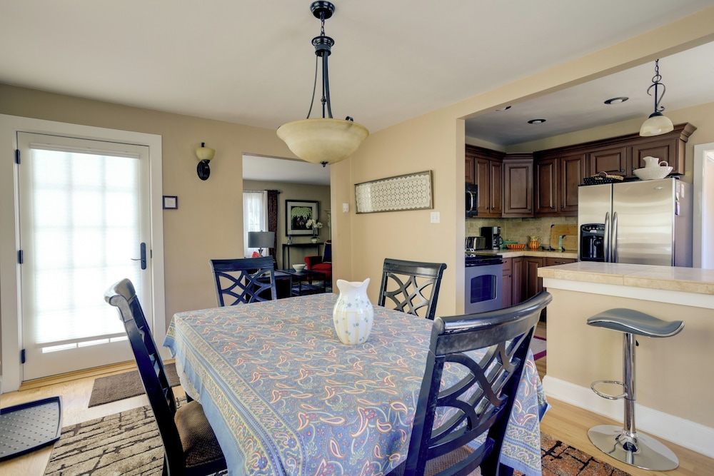 Yard & Grill: Centrally Located Denver Retreat!