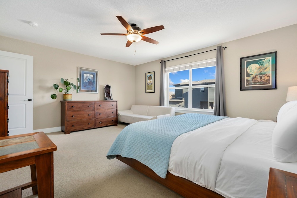 Old Town Escape w/ King Bed, Dog-friendly