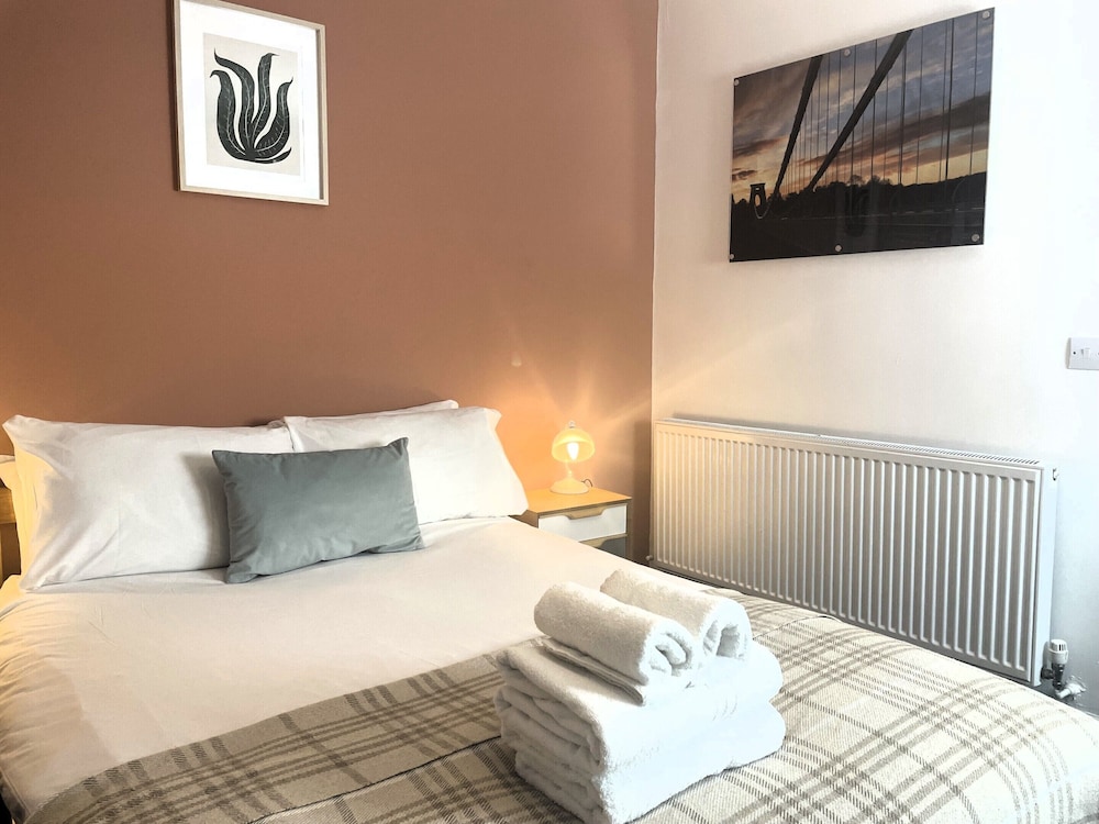 Contemporary Garden Flat in Clifton view 3