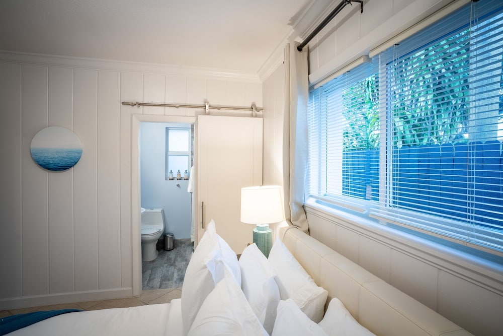 Walk to Wilton Drive - Spacious Quiet Villa 1