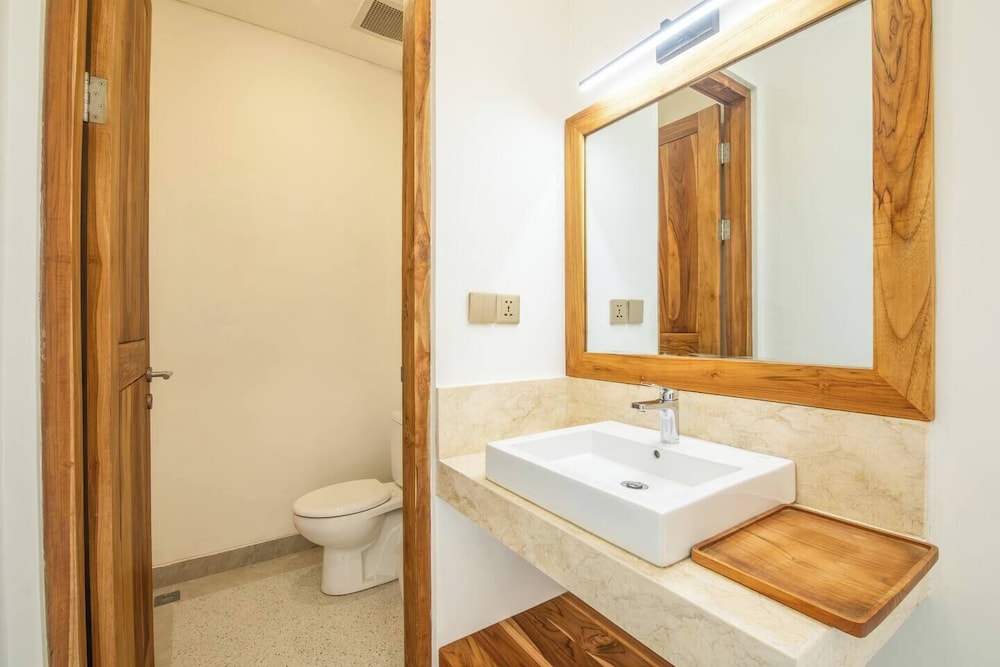 Luxurious 6 BR With Sea View, 5 Mins to Savaya