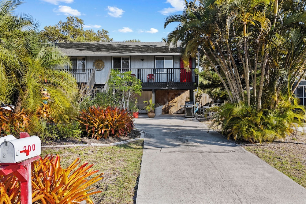 Palm View by Distinctive Beach Rentals