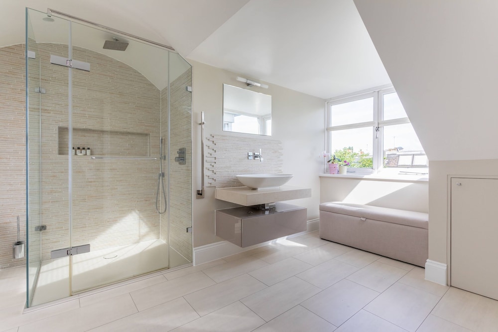 Bassett Road XII by Onefinestay