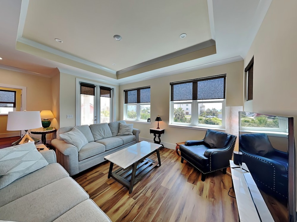 Atlantic Beach House by Distinctive Beach Rentals