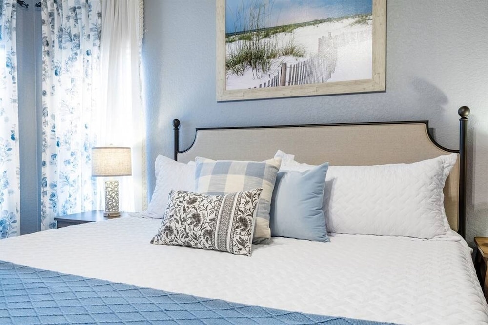 Serene Views Ideal For Long Stays Heated Pool
