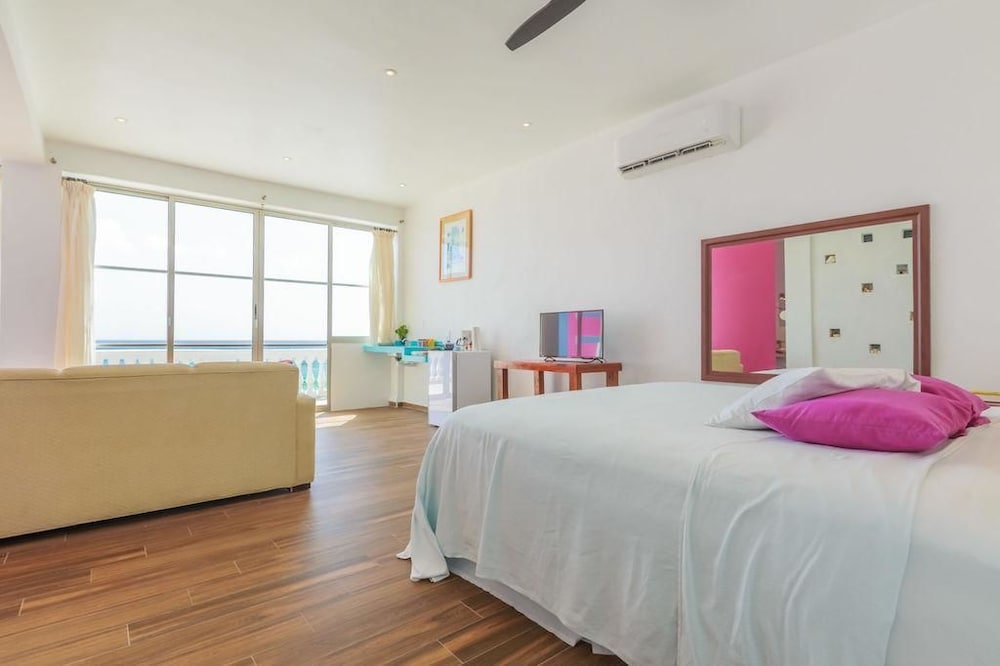 Villa Elena - Entire Property view 2