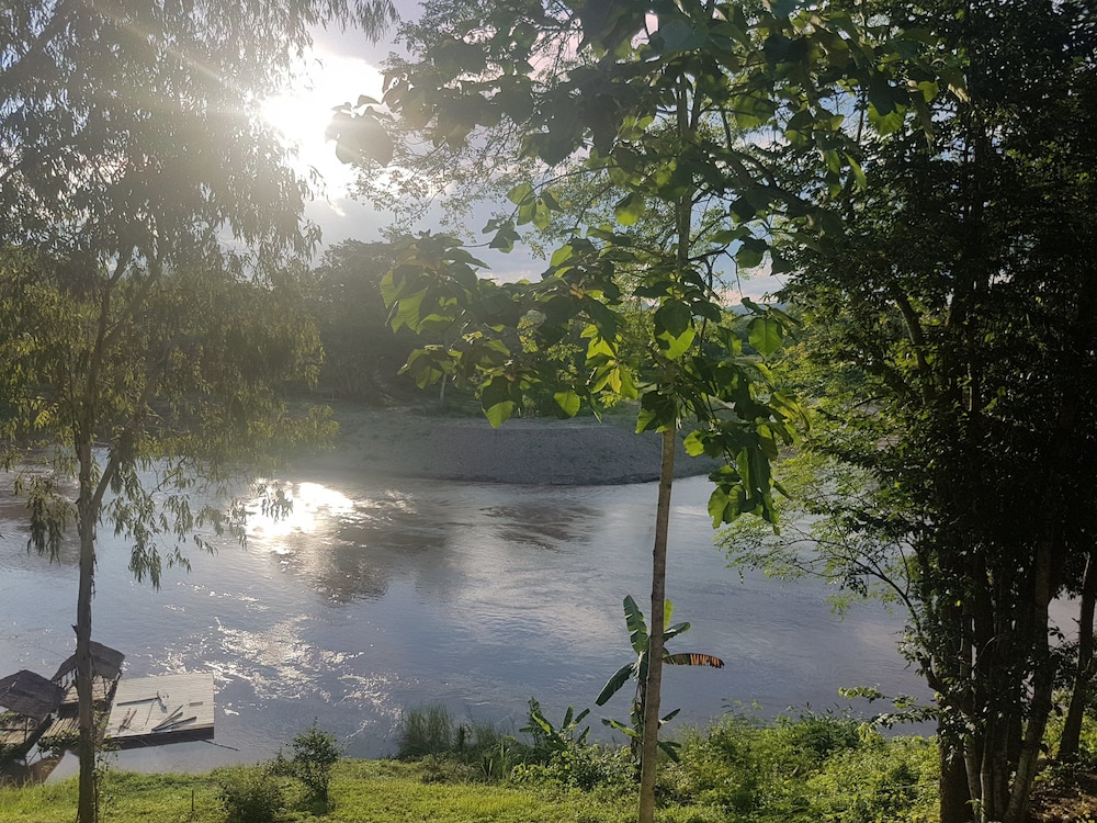 Nan De Panna Riverside Homestay