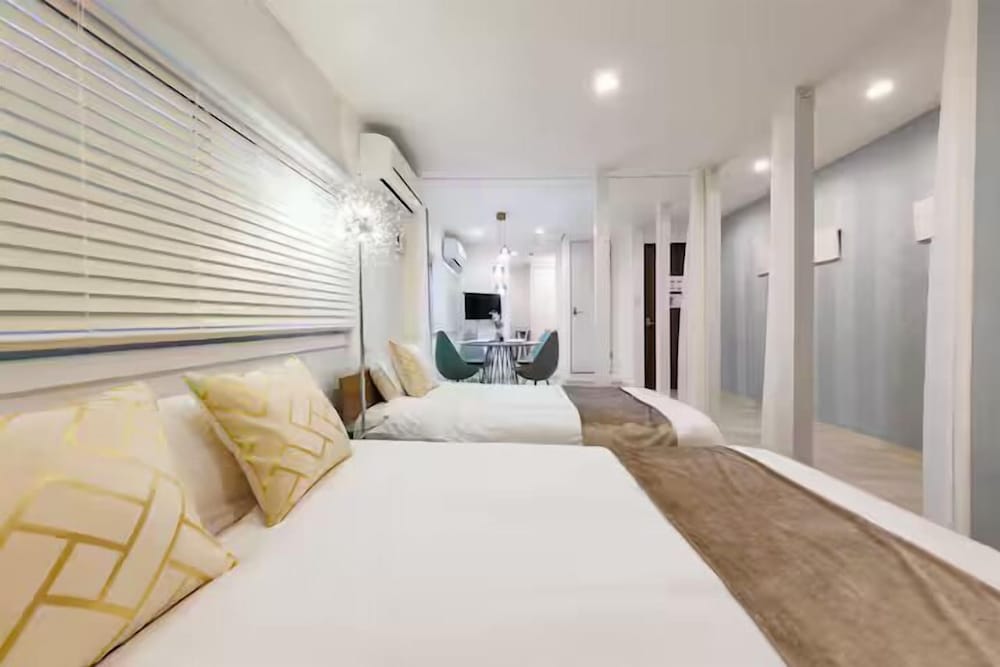 Kuromon Central Self Inn302