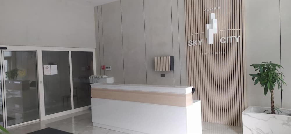 18th Floor Condo With Pool & Fitness Center