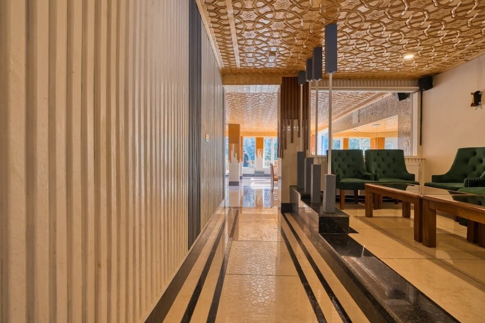 Xenious White House Eco Resort
