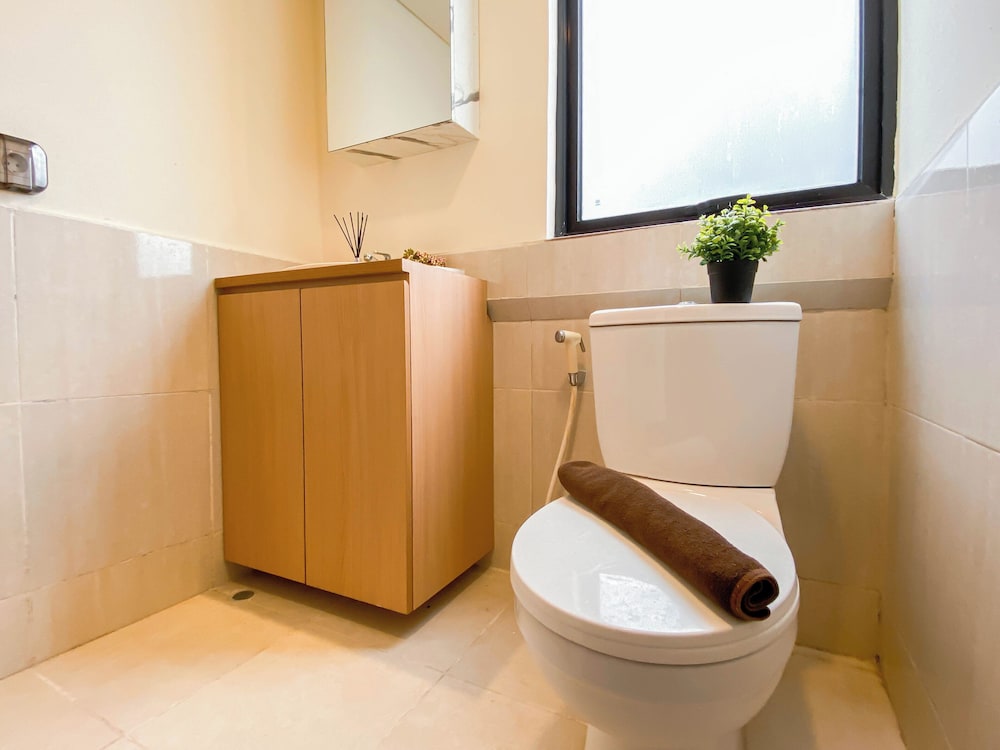 Cozy And Minimalist 1Br With Working Room Meikarta Apartment