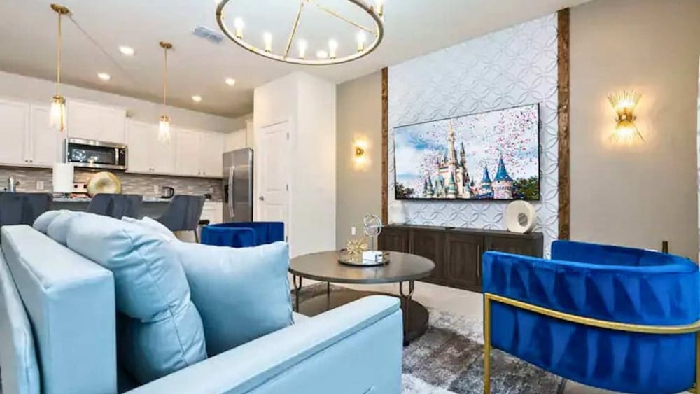 Modern 5BR Townhouse w Private Pool Near Disney