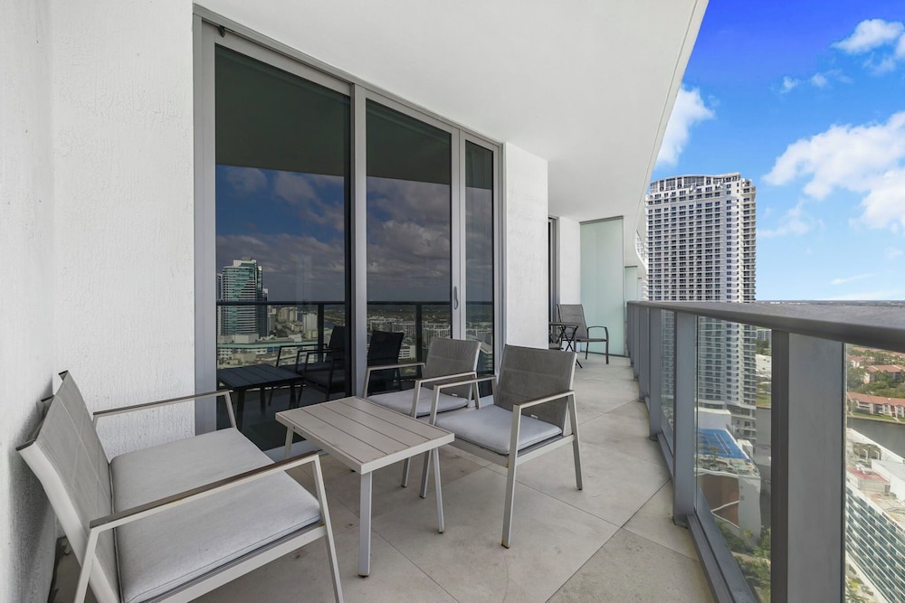 Oceanview Condo with Pool & Relaxation