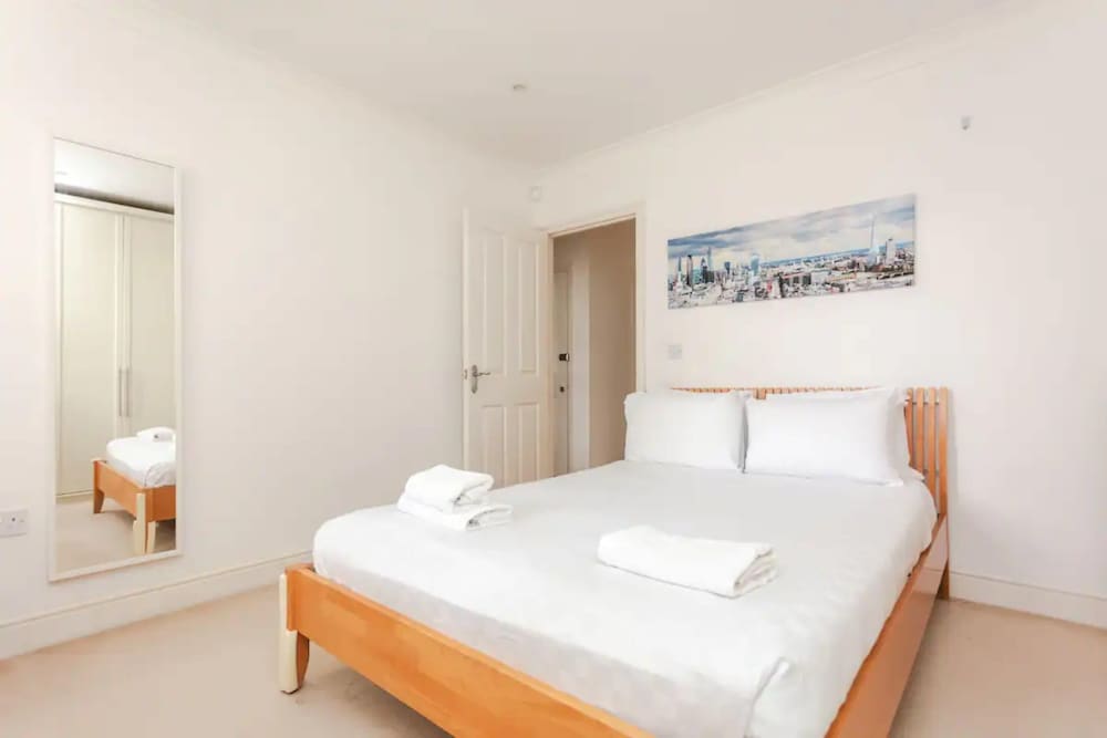 Homely 2 Bedroom Flat Near Embankment Station