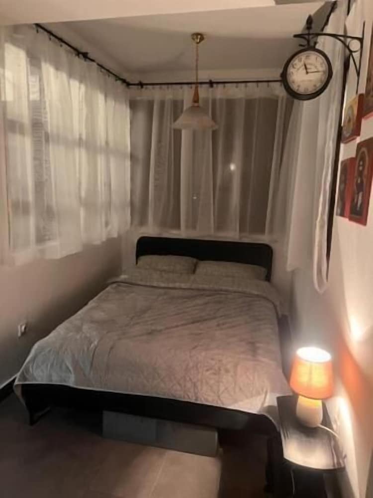 Holiday House in Smederevo With City, Garden, and River Views