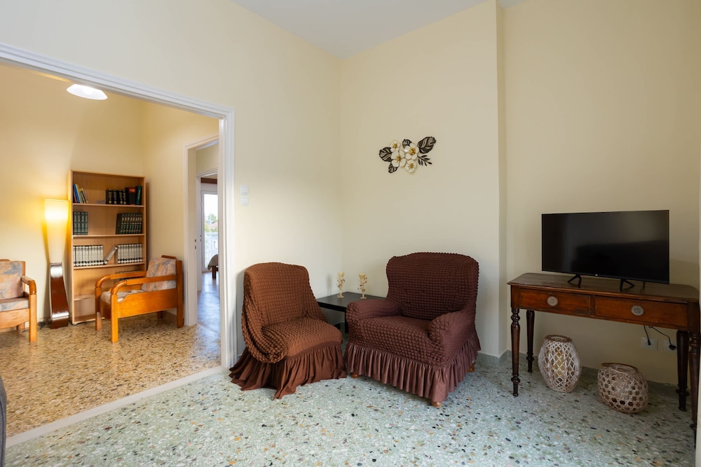 Valira Stathmos Home - Rustic Charm Cottage W Garden
