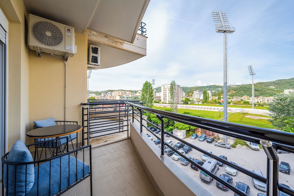 Kondo Stays - City Center Apartments