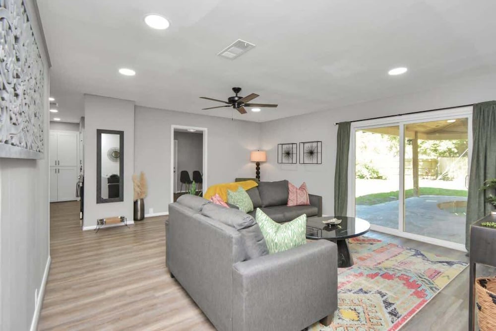 4 BR Luxury Home in Friendswood
