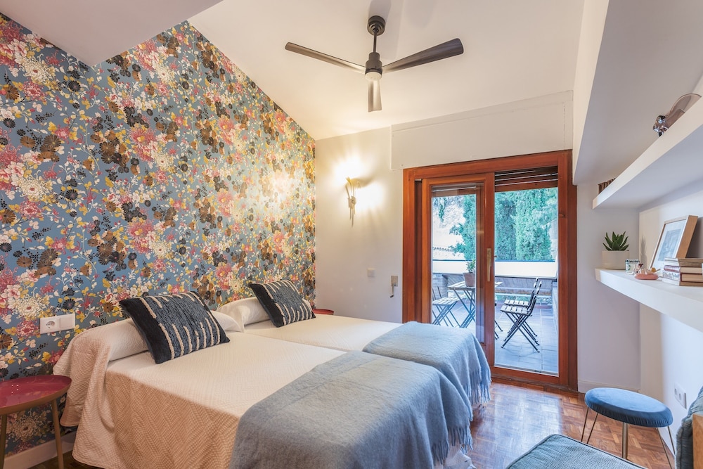6 Bd Villa With Swimming Pool Close to City Center - Casa del Cadí view 4