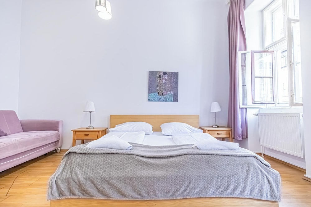 Affordable Cozy 2BR Apt Near Stadthalle