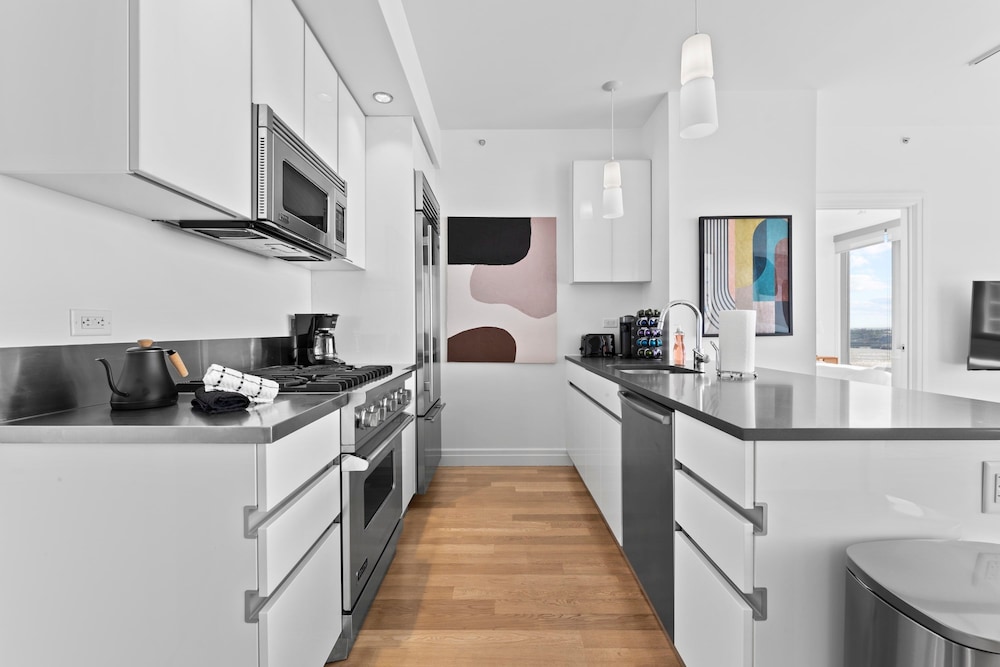 Forte Select by Rove Travel 2BR Midtown West Apt