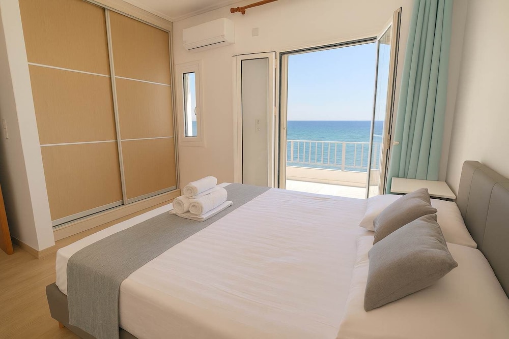 Beachfront Ela Luxury Stay With Jacuzzi Views