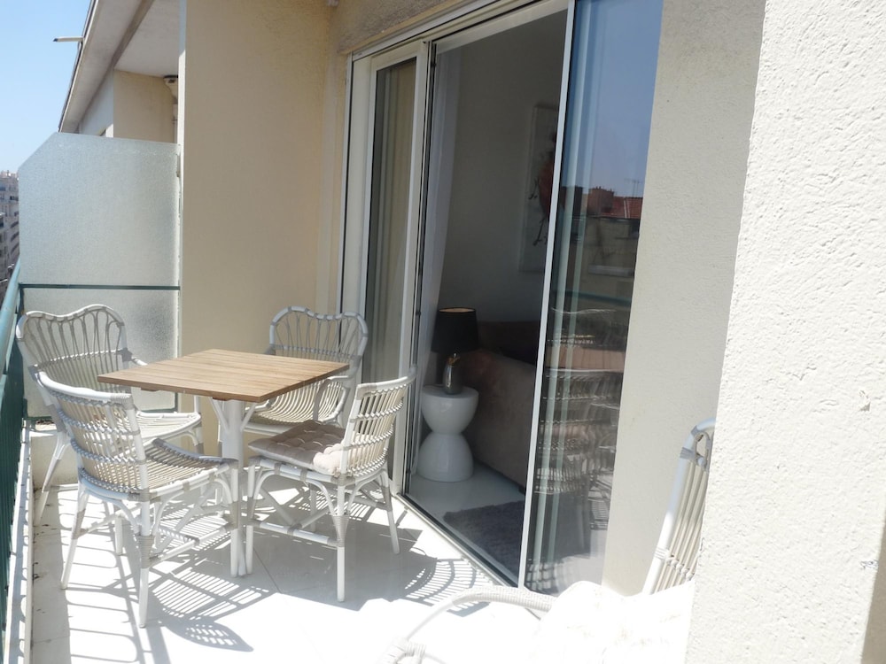 Two Bedroom Apartment Next to the Croisette in Cannes a Short Walk to the Palais des Festivals - 1961