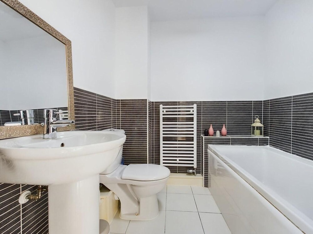 Riverfront Staffordshire Retreat