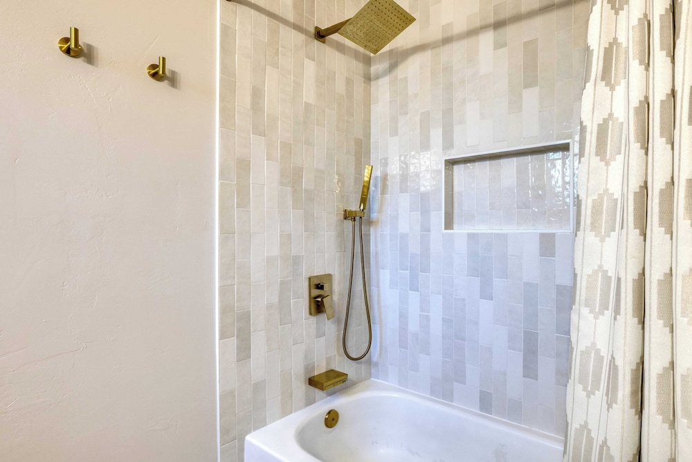 Sol Vista Private Oasis w/ Pool, Putting Green, and Prime Location